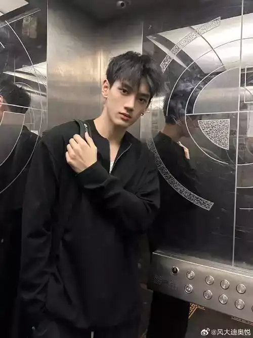周嘉伟